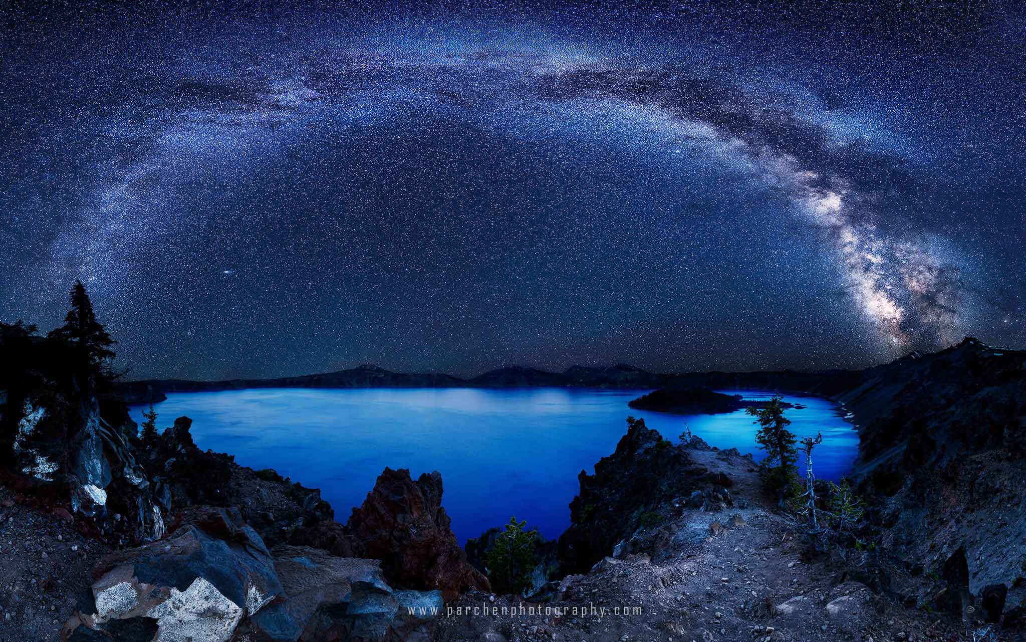 4-Crater-Lakes-In-America-Mazama-lake-in-Oregon,-United-States