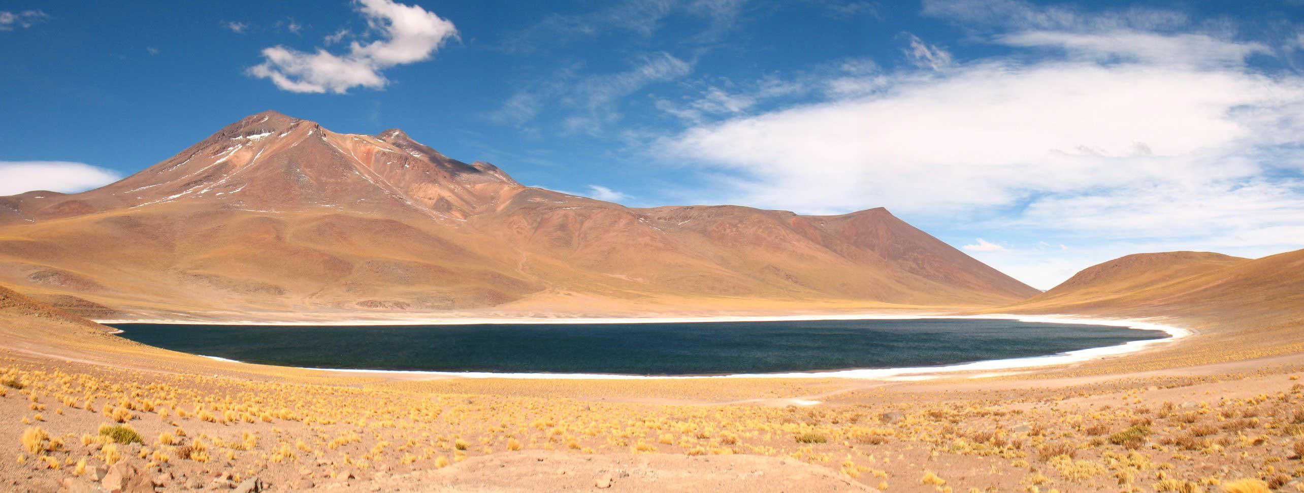 Licancabur-lake,-green-lake in Chile