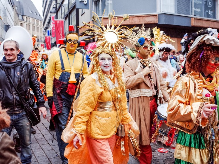 halloween-costume-ideas-on-the-streets-of-colognes-carnival