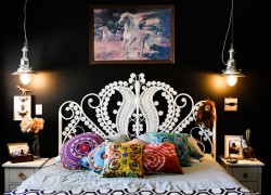 2-black-wall-paint-eclectic-design-bedroom