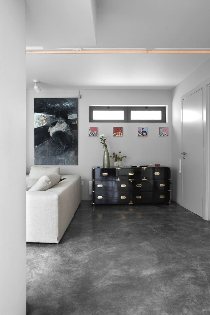 case-chest-of-drawers-contemporary-transformation-of-the-garage-concrete-floor