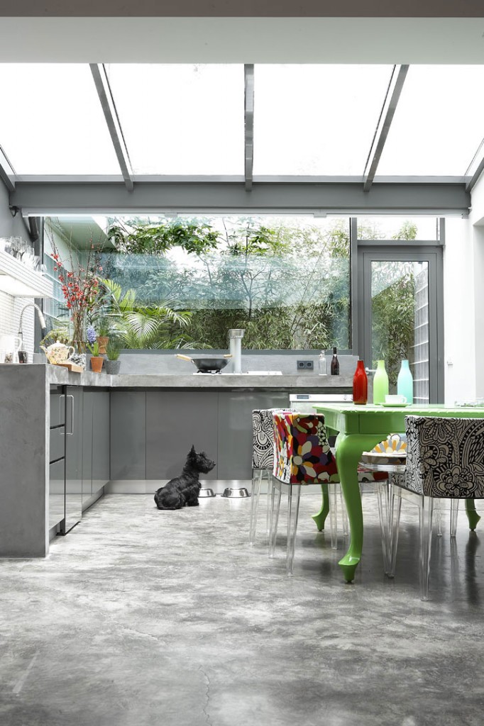 concrete-floor-kitchen-glass-wall-renovation-transformation-of-the-garage