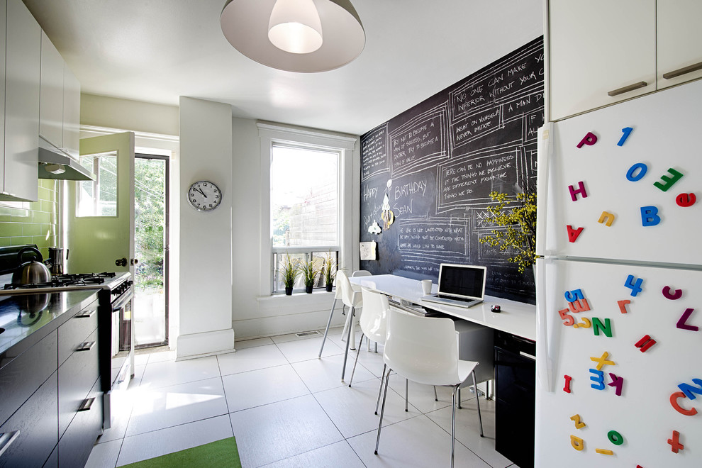 kitchen-dining-area-high-gloss-tiles-white-board-wall-modern