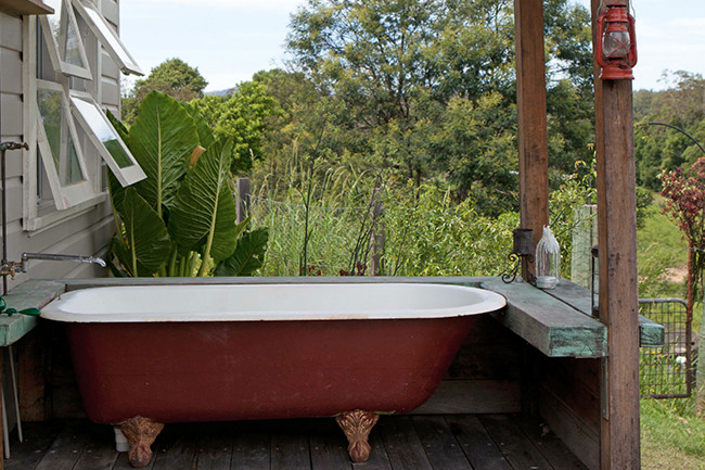 Bath in the free porch patio design