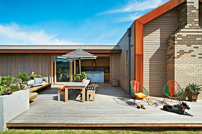 Dining area on the terrace-veranda patio design