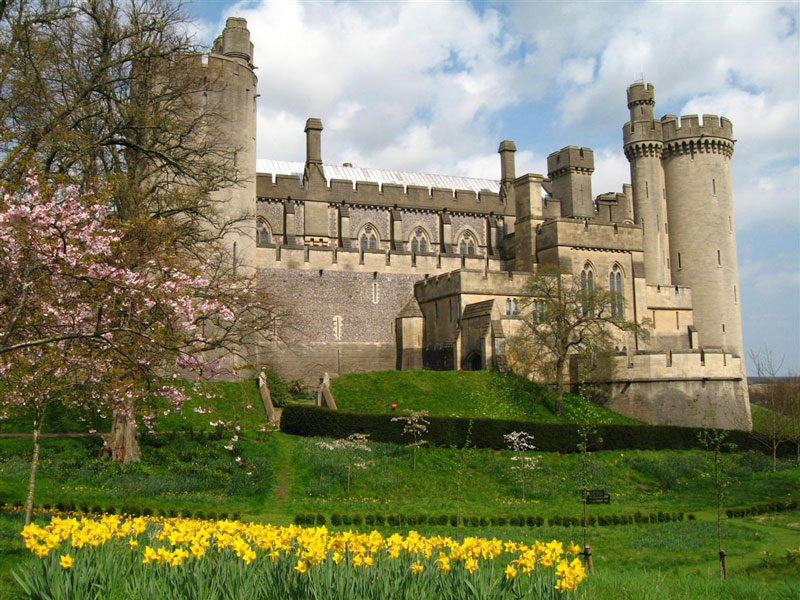 Amberley-Castle,-England-front-view-west-sussex-lovely-palace-green-grass-flowers