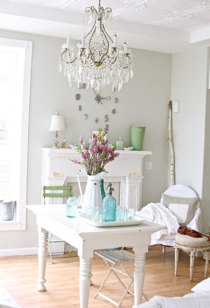 Living room table Chandelier Kaminkonsole Armchair Flowers White delicate -Shabby chic furniture