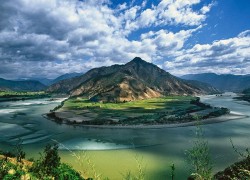 The Yangtze is the longest river in Asia, but also in China and is the third largest river in the world