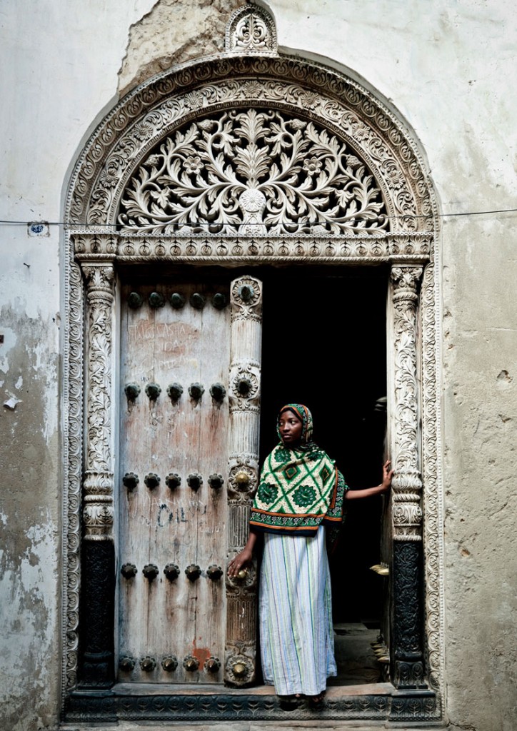 Zanzibar,-Tanzania-architecture-zanzibar-woman-standing-on-the-front-door-authentic-architecture
