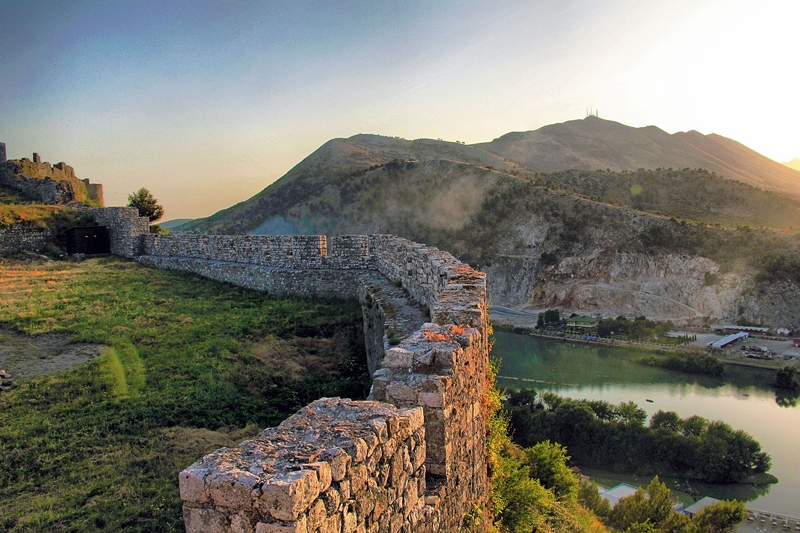 Rozafa-Castle-Albania-tourist-destination-summer-vacation-great-landscape-beautiful-nature-of-albania