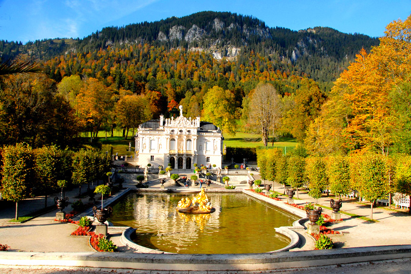 Bavaria,-Germany-beautiful-fall-landscape-of-Linderhof-Palace-amazing-autumn-colors