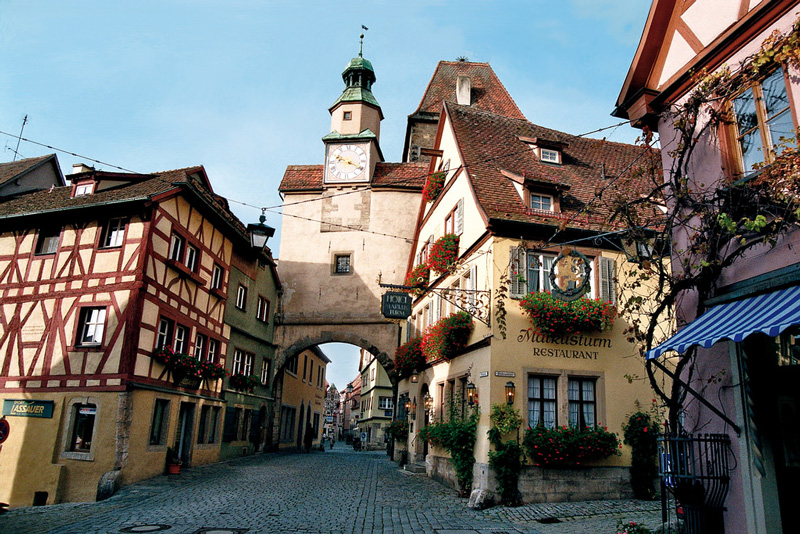 Bavaria,-Germany-bicycle-tours-southeast-Germany-traditional-houses-streets-big-clock-bavarian-restaurant-bavaria-in-fall