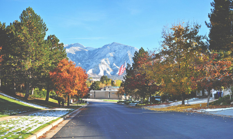 USA,-Salt-Lake-City-Autumn-Utah-mountain-peaks-snow-colorful-trees-road