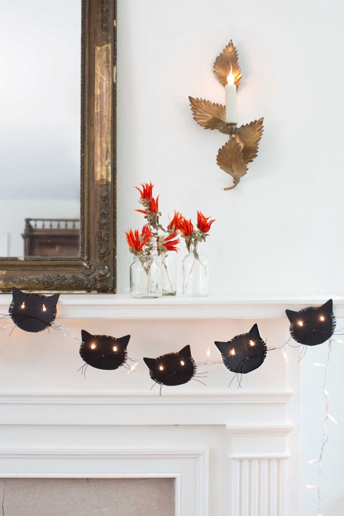 Black-Cats-Halloween-Halloween-garlands-lights-outside-halloween-decorations-diy-halloween-decorations-best-halloween-decorations--halloween-yard-decorations-vintage-halloween-decorations