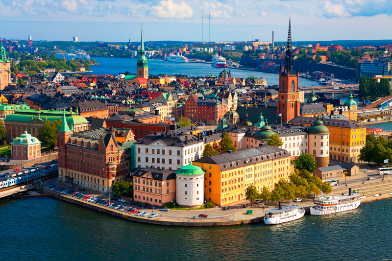 Denmark-second-happiest-country-in-the-world-happiest-countries-in-the-world-list-colorful-buildings-harbour