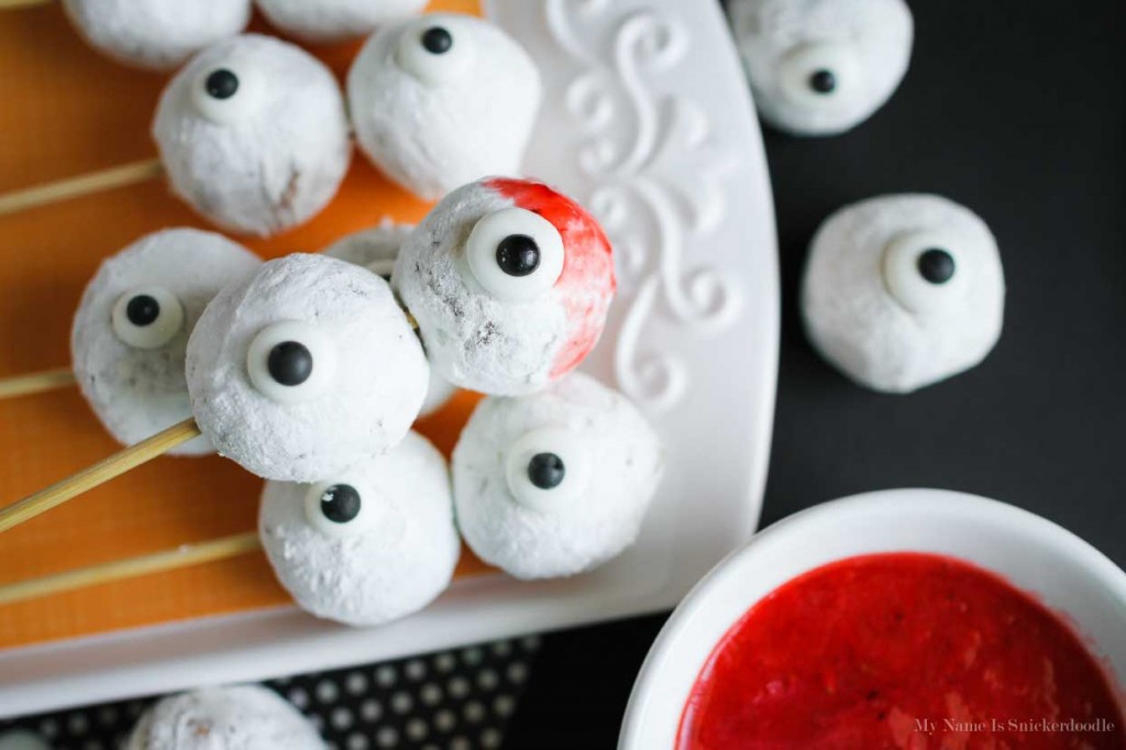 Halloween house docoration ideas Skewered-Eyeballs-For-A-Fun-Halloween-Treat