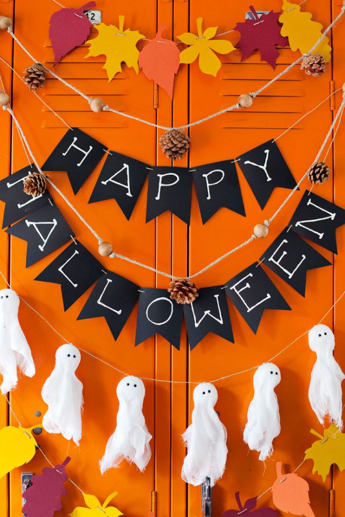 Happy-Halloween-Garland-Halloween-lights-outside-halloween-decorations-diy-halloween-decorations-best-halloween-decorations--halloween-yard-decorations-vintage-halloween-decorations