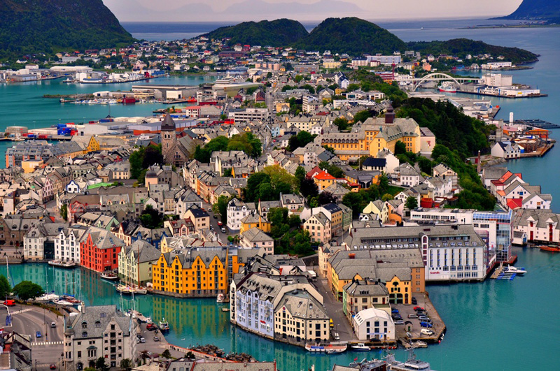 Norway-happiest-place-on-earth-happiest-country-list-norway-from-above-norwegian-colorful-houses