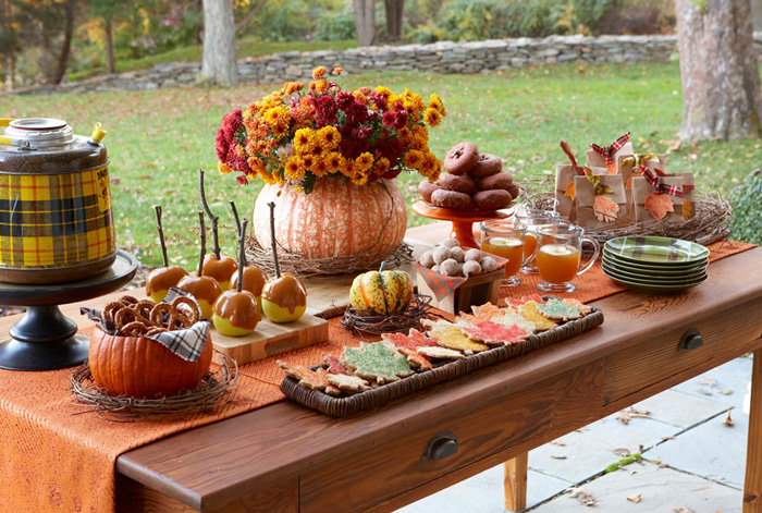 Outdoor-Table-for-Thanksgiving-Beautiful-table-decorations-thanksgiving-decorations-thanksgiving-home-decorations-thanksgiving-ornaments-thanksgiving-door