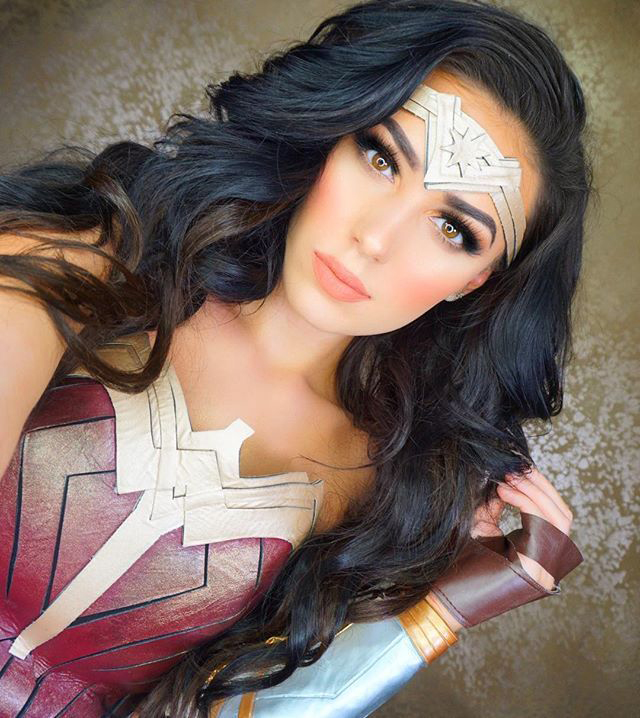 Super-Woma-Halloween-Costume-Makeup-Beautiful-Woman-Halloween-costume-ideas-Halloween-costumes-Halloween-ideas-Superhero-costumes