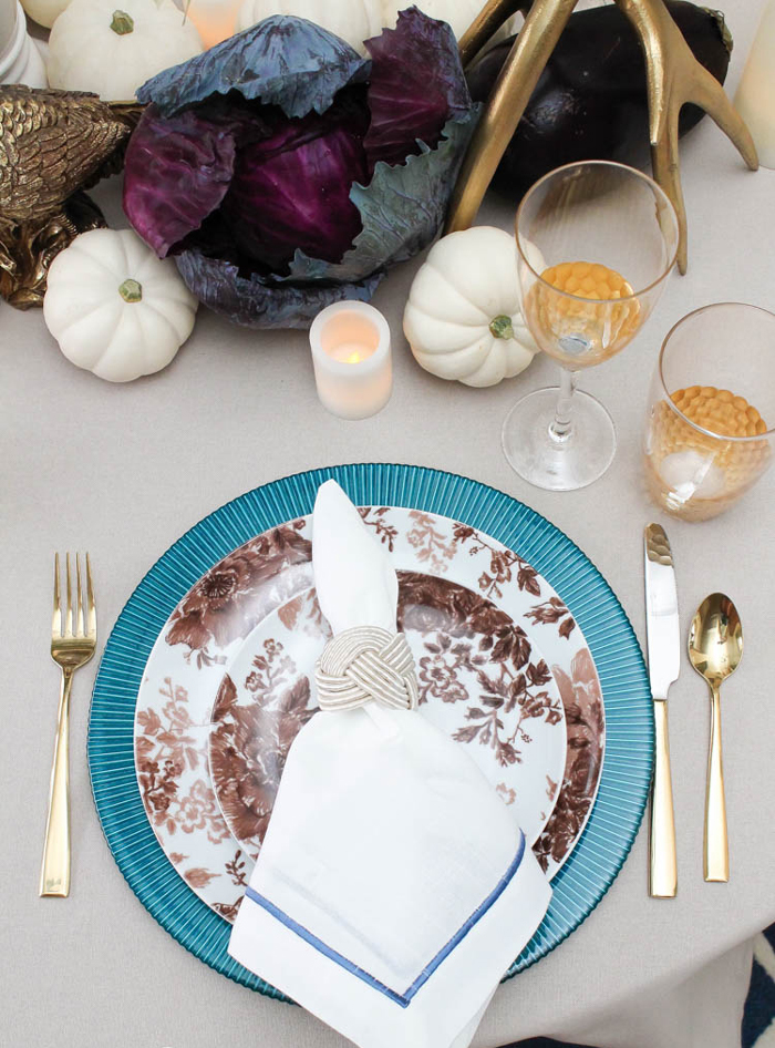 Thanksgiving-Table-Decoration-Ideas-Red-Cabbage-Centerpiece-Blue-Dishes-Golden-Table-Settings