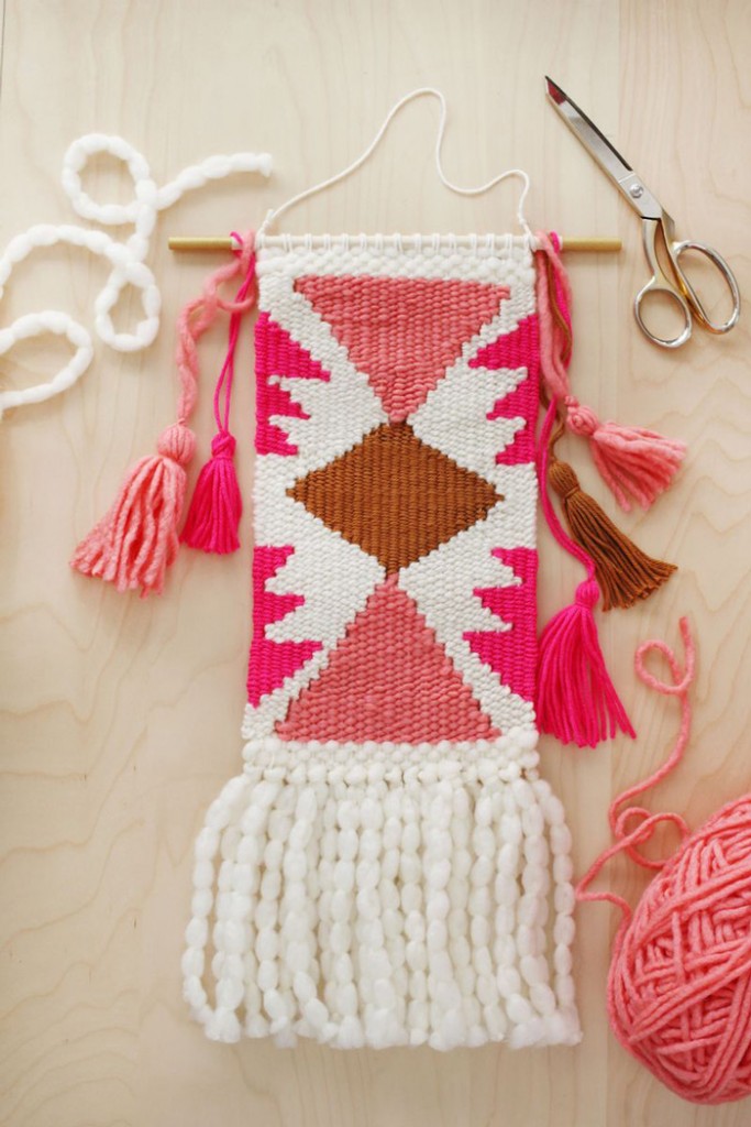 DIY-White-and-Pink-Knitted-Wall-Hanging-crochet-home-décor-knitted--wall-art-knitted-wall-hanging