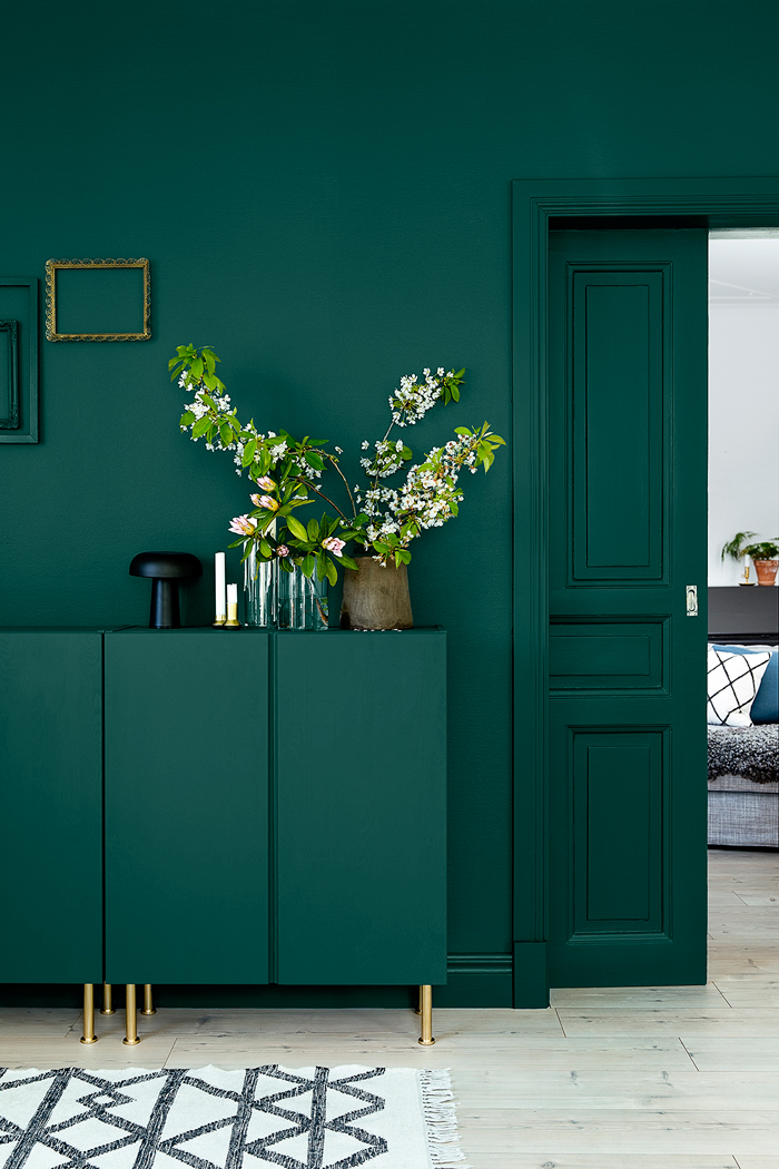 Green-Hallway-Interior-design-colors-color-palette-colour-schemes-complementary-colors-colour-combination-basic-color-wheel
