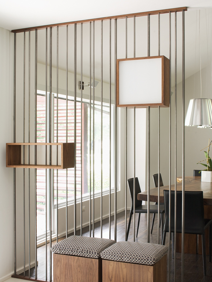 Metallic-Room-Devider-Interior-Accent-in-Livingroom-Industrial-Look-Interior