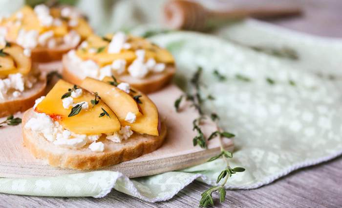 Snacking-Bruschetta-Peach-Cheese-Sandwich-Snacks-healthy-snacks-snack-ideas-easy-snacks-snack-foods-evening-snacks