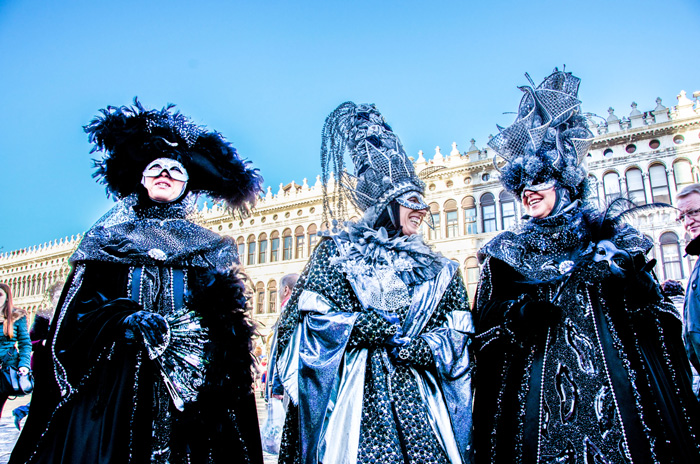 Spectacular-Costumes-Carnival-if-Venice-Blue-Costumes-Having-Fun-carnival-festival-carnival-party-carnival-events-local-carnivals-carnival-cruise