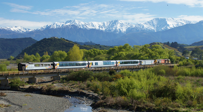 Tranzalpine-New-Zealand-Train-Kahutara-River-train-travel-rail-travel-great-train-journeys-train-vacations-packages-best-train-trips-scenic-railroad-trips