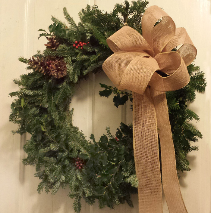 Brown-Easy-Bow-Wreath-christmas-diy-christmas-home-décor-christmas-decoration-ideas--christmas-mantel-decorations
