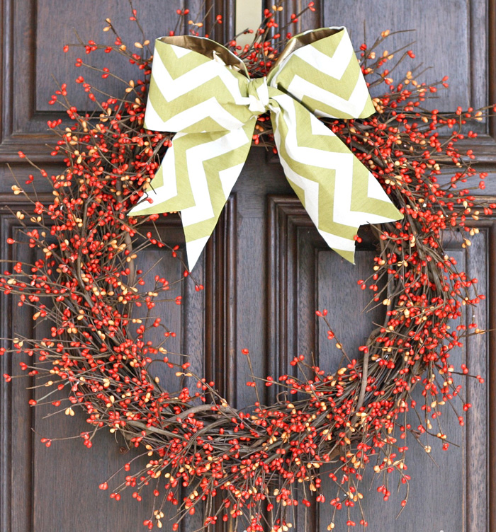 Easy-Bow-Wreath-christmas-diy-christmas-home-décor-christmas-decoration-ideas--christmas-mantel-decorations