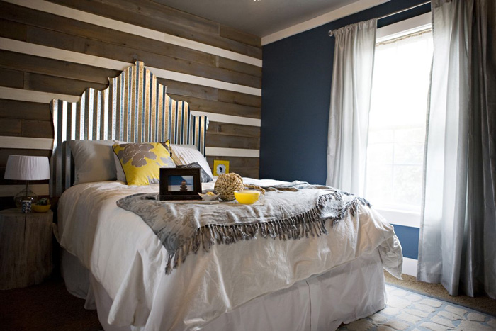 Industrial-Metalic-Headboard-Cozy-Bedroom-Breakfast-in-Bed-Ideas-Big-Bed-Brigh-Bedroom-Romantic