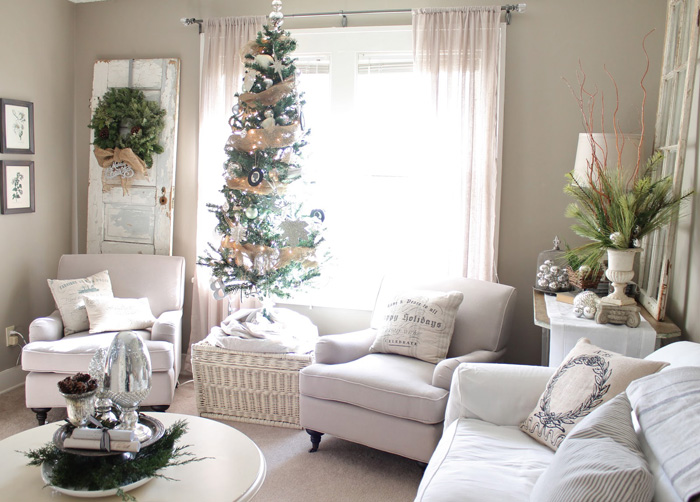 White-Christmas-Livingroom-Decoraion-christmas-diy-christmas-home-décor-christmas-decoration-ideas-christmas-mantel-decorations
