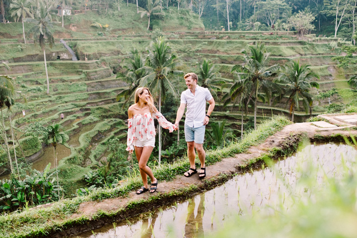 Best-Holiday-Destinations-for-Couples-Happy-Couple-Walking-in-Bali