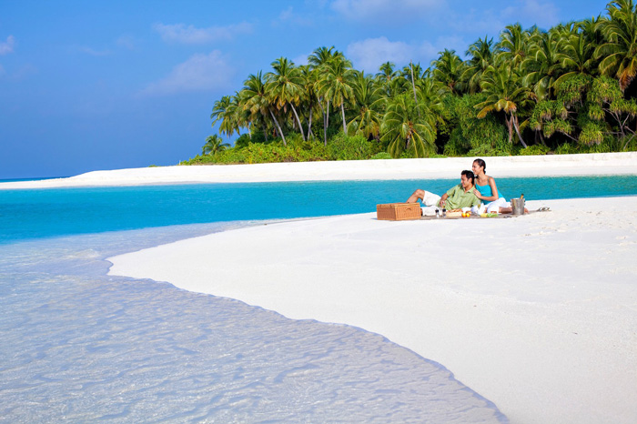 Pincnic-on-the-Beach-Maldives-romantic-weekend-getaways-romantic-vacations-romantic-trips-best-vacation-spots-for-couples-best-holiday-destinations-for-couples