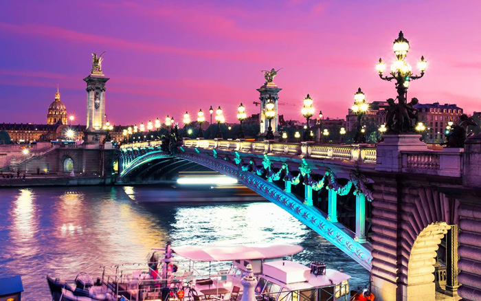 Pink-Sunset-In-Paris-alexandre-bridge-paris-Romantic-Paris-romantic-weekend-getaways-romantic-vacations-romantic-trips-best-vacation-spots-for-couples-best-holiday-destinations-for-couples