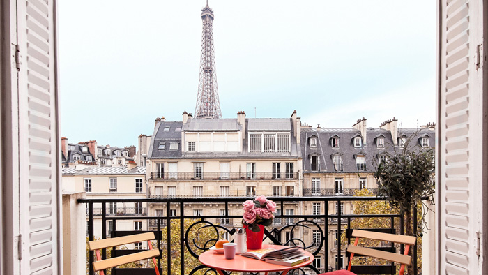 Romantic-Paris-Balcony-Eiffel-Towel-Romantic-View-romantic-weekend-getaways-romantic-vacations-romantic-trips-best-vacation-spots-for-couples-best-holiday-destinations-for-couples