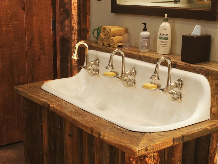 Vintage-style-faucets-Wooden-Bathroom-Cottage-Style-Bathroom-Cozy-Bathroom-cottage-style-cottage-decor-cottage-style-décor-cottage-decorating-ideas