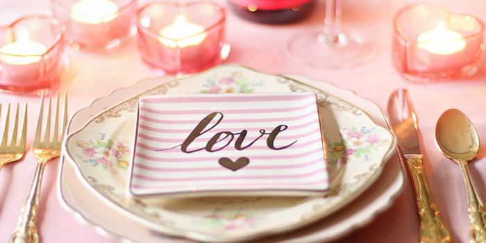 Romantic-Tabletop-Decor-for-St-Valentine's-day