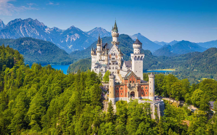 neuschwanstein-castle-day-trip-medieval-times-castles