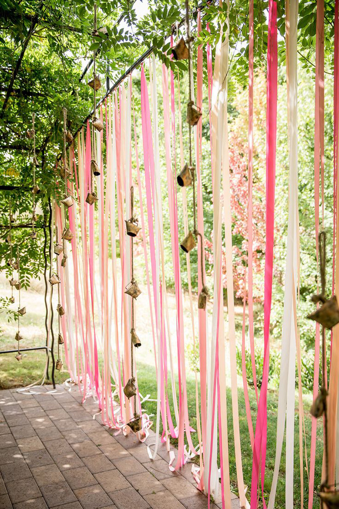 outdoor-party-decorations-garlands-pink-decorative-curtain