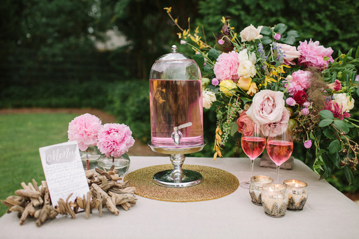 pink-drinks-outside-party-ideas-pink-table-decoration-pink-flowers-rose