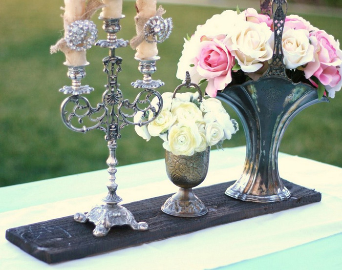 shabby-chic-garden-party-decorations-outdoor-party-ideas-garden-big-candles-table-centerpiece-roses