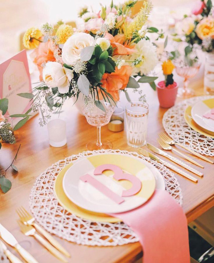 simple-centerpieces---spring-party-table-table-centerpieces-spring-table-decorations-table-decorations-centerpiece-ideas-simple-centerpieces