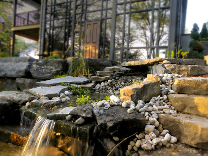 Beautiful-Contemporary-Waterfall-Garden-Design