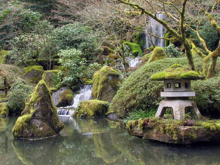 Natural-Japanese-Backyard-Garden-Waterfall