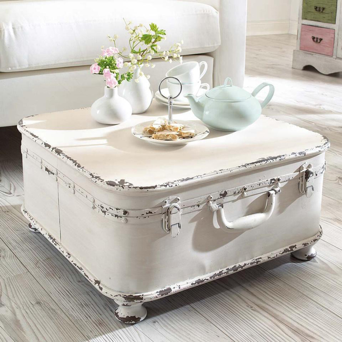 Shabby-Chic-Living-Room-Coffee-table-Design-Old-Luggage