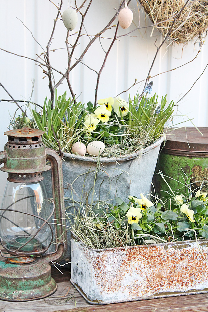 Vintage-Easter-Outdoor-Decoration